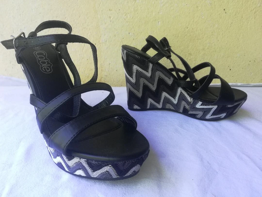 Sandalias negras de tacón compensado bicolor negro/gris talla 38-nuevas (defecto) – photo 3